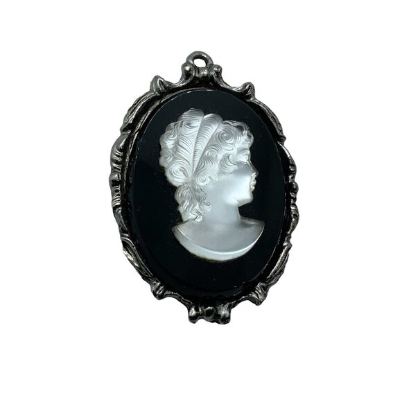 Cameo Pendant Black background Ladies Head - Picture 1 of 4